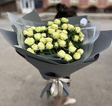 Букет Белые кустовые розы Солинеро в Муром