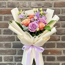 Букет цветов из:  Лизиантусы и Розы в Муром